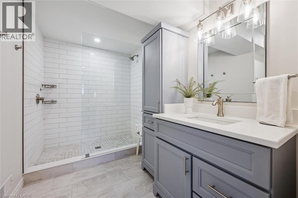 












574 SPRUCEHILL Avenue

,
Waterloo,




Ontario
N2L4V9

