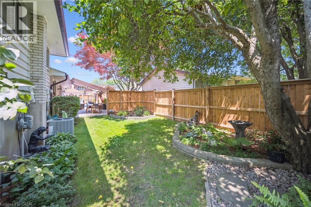 












574 SPRUCEHILL Avenue

,
Waterloo,




Ontario
N2L4V9

