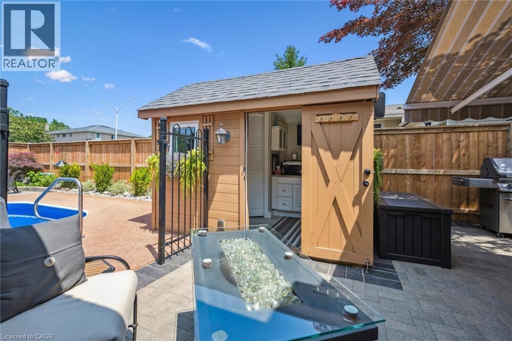 












574 SPRUCEHILL Avenue

,
Waterloo,




Ontario
N2L4V9

