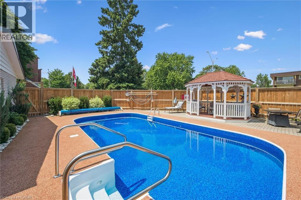 












574 SPRUCEHILL Avenue

,
Waterloo,




Ontario
N2L4V9

