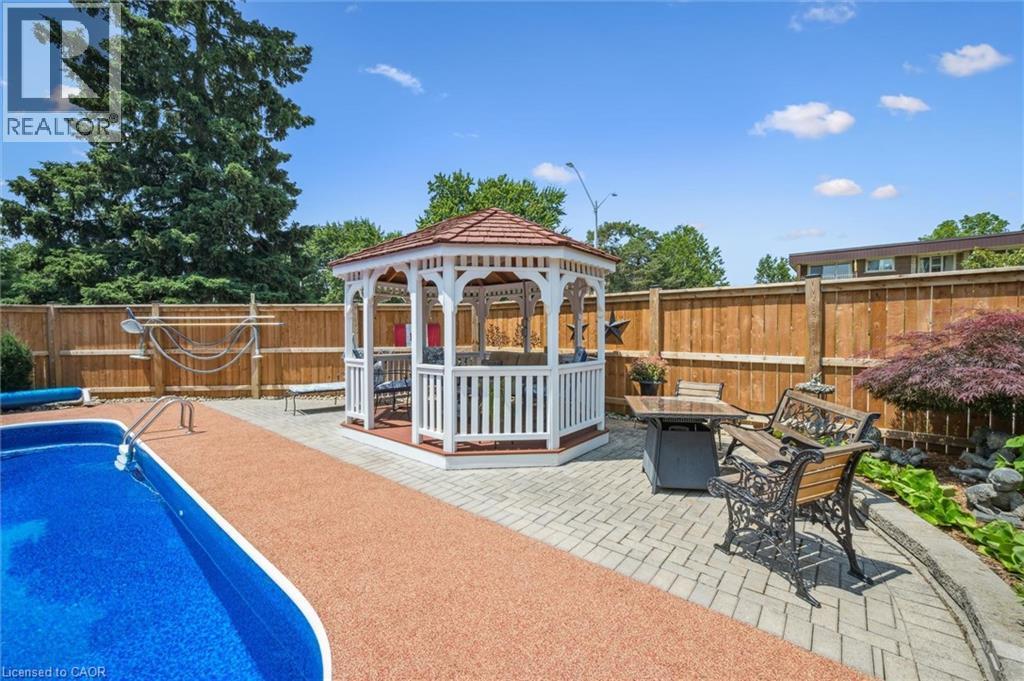 












574 SPRUCEHILL Avenue

,
Waterloo,




Ontario
N2L4V9

