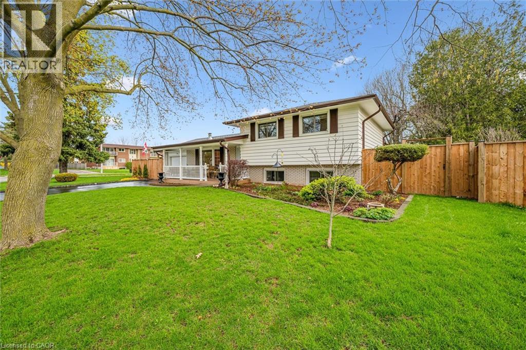 












574 SPRUCEHILL Avenue

,
Waterloo,




Ontario
N2L4V9

