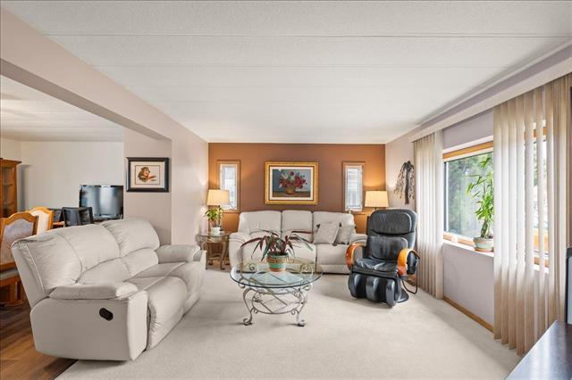 









20


Spine

DR,
Winnipeg,




MB
R2N 1C3

