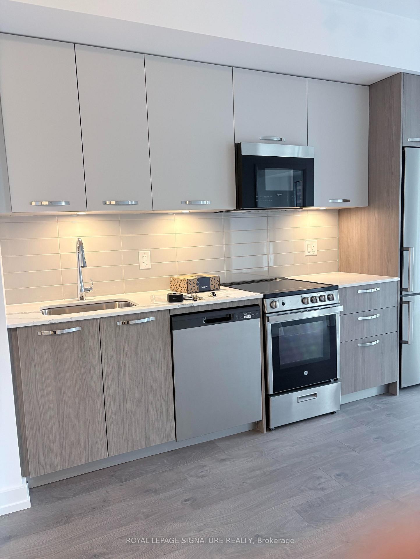 









75


James

Street, 1401,
Hamilton,




ON
L8P 2Y9

