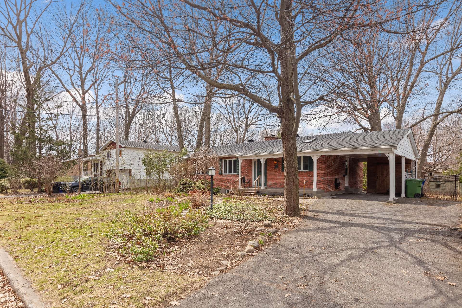 









78


Av. du Lac

,
Sainte-Julie,




QC
J3E2Y9

