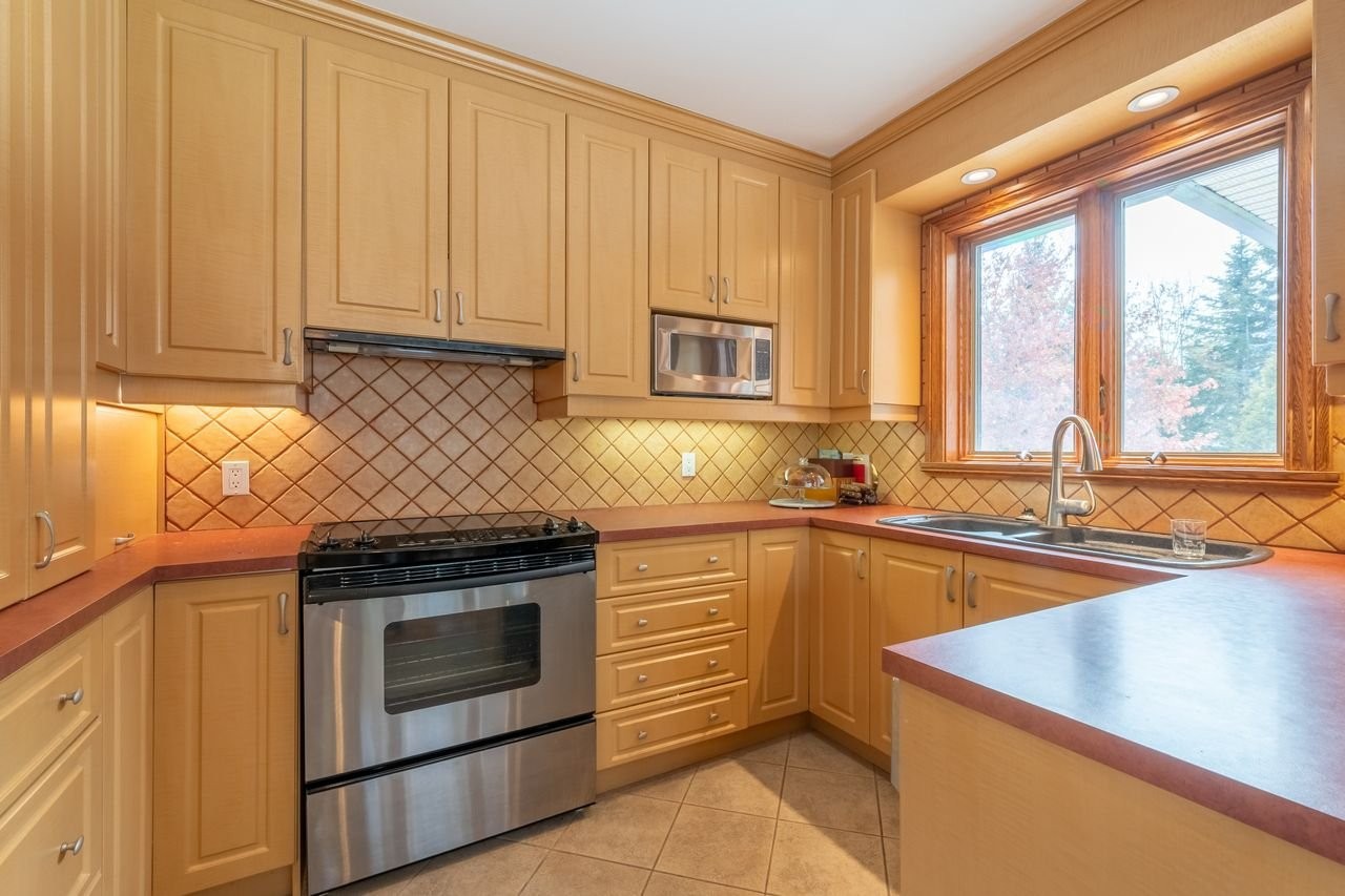 









105


Av. de Brixton

,
Saint-Lambert,




QC
J4P3A1

