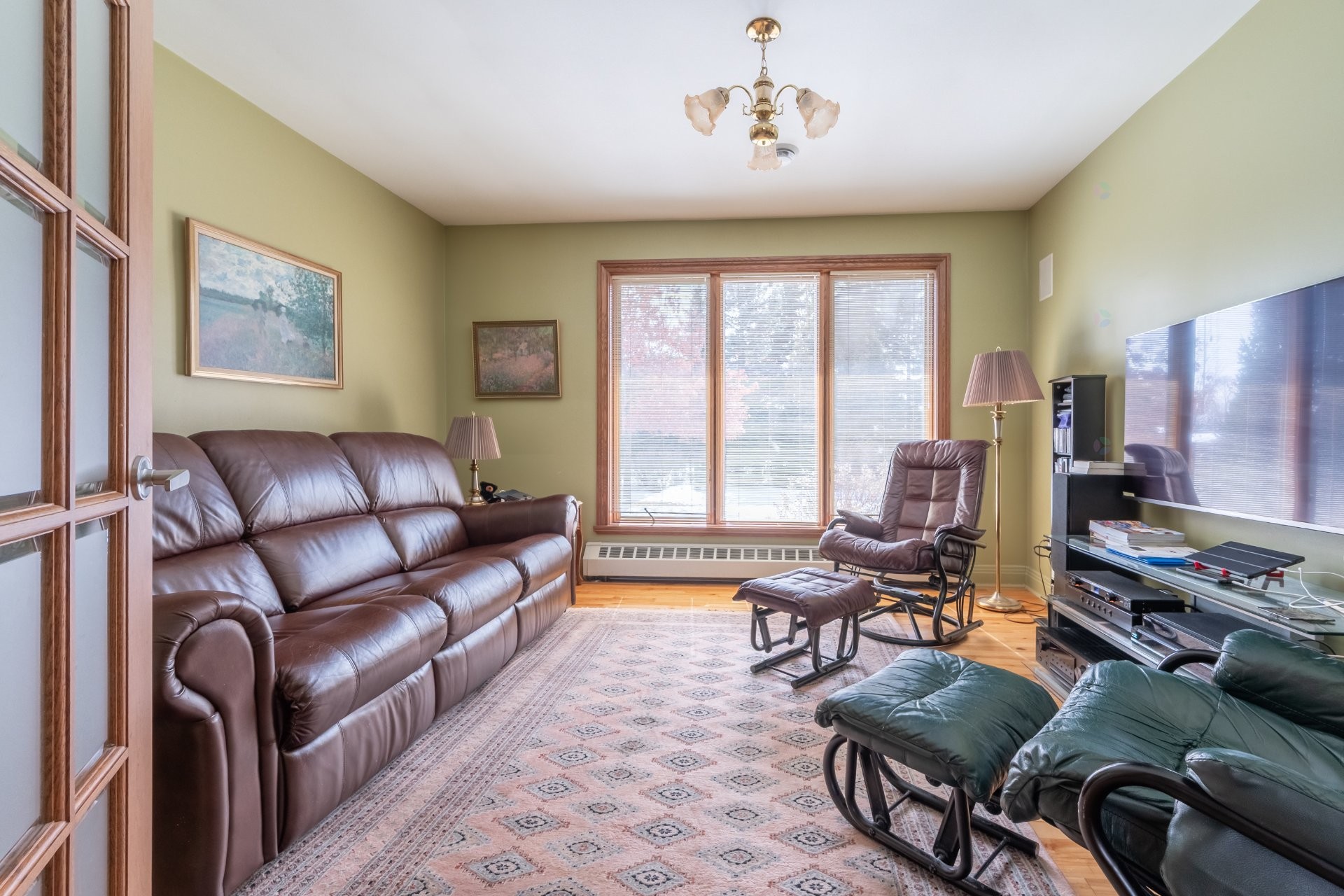 









105


Av. de Brixton

,
Saint-Lambert,




QC
J4P3A1

