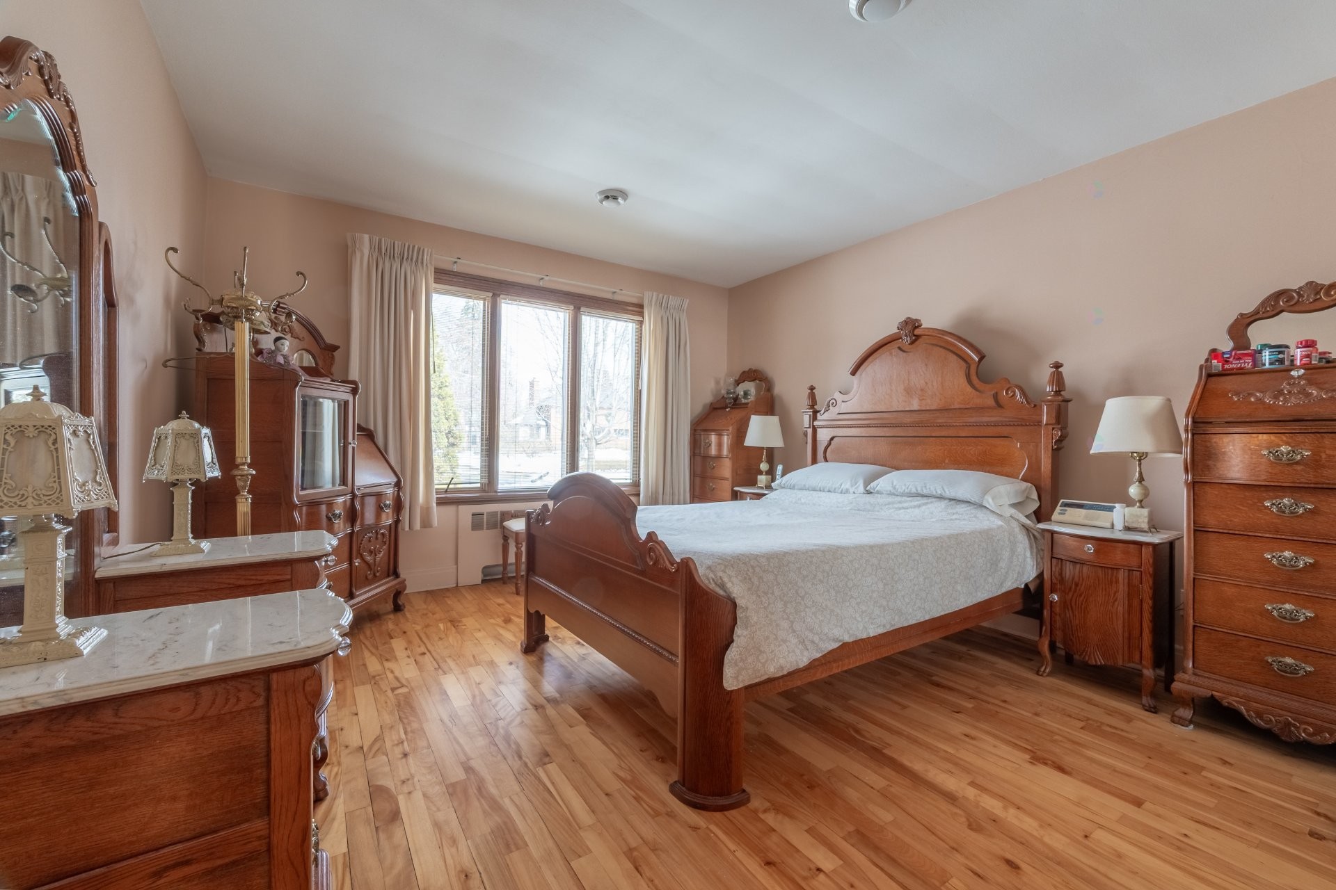 









105


Av. de Brixton

,
Saint-Lambert,




QC
J4P3A1

