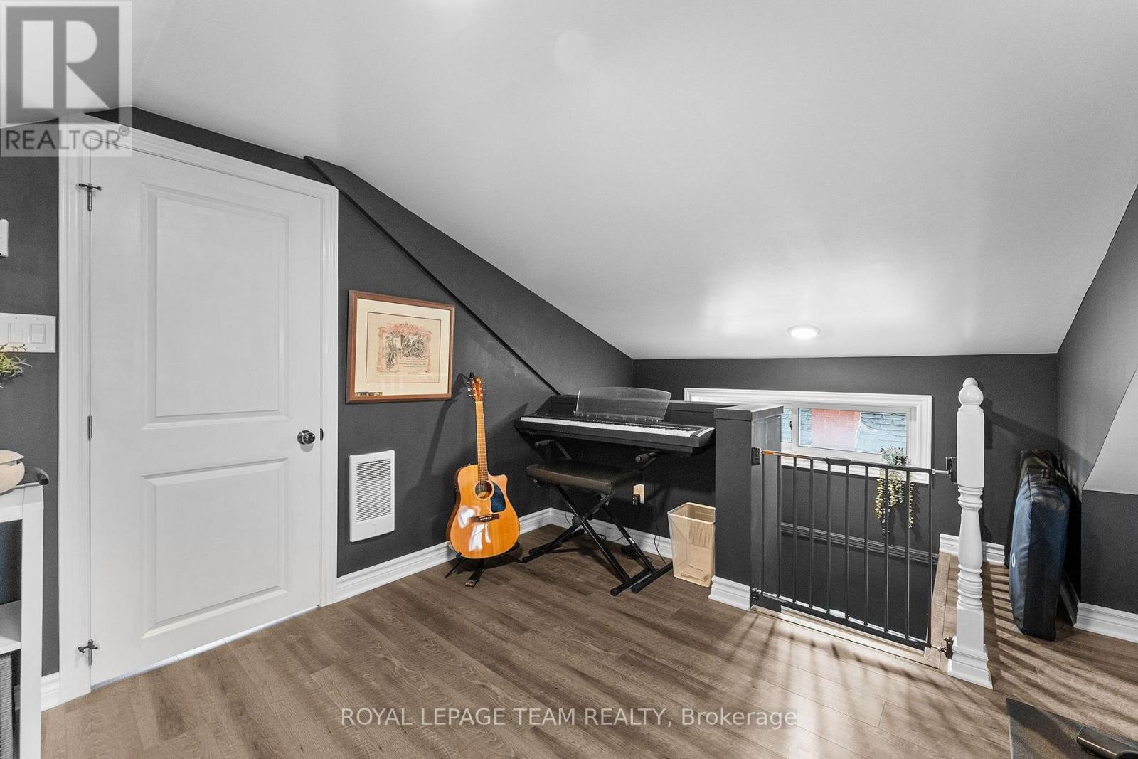 












20 JAMES STREET

,
Smiths Falls,




Ontario
K7A1W8

