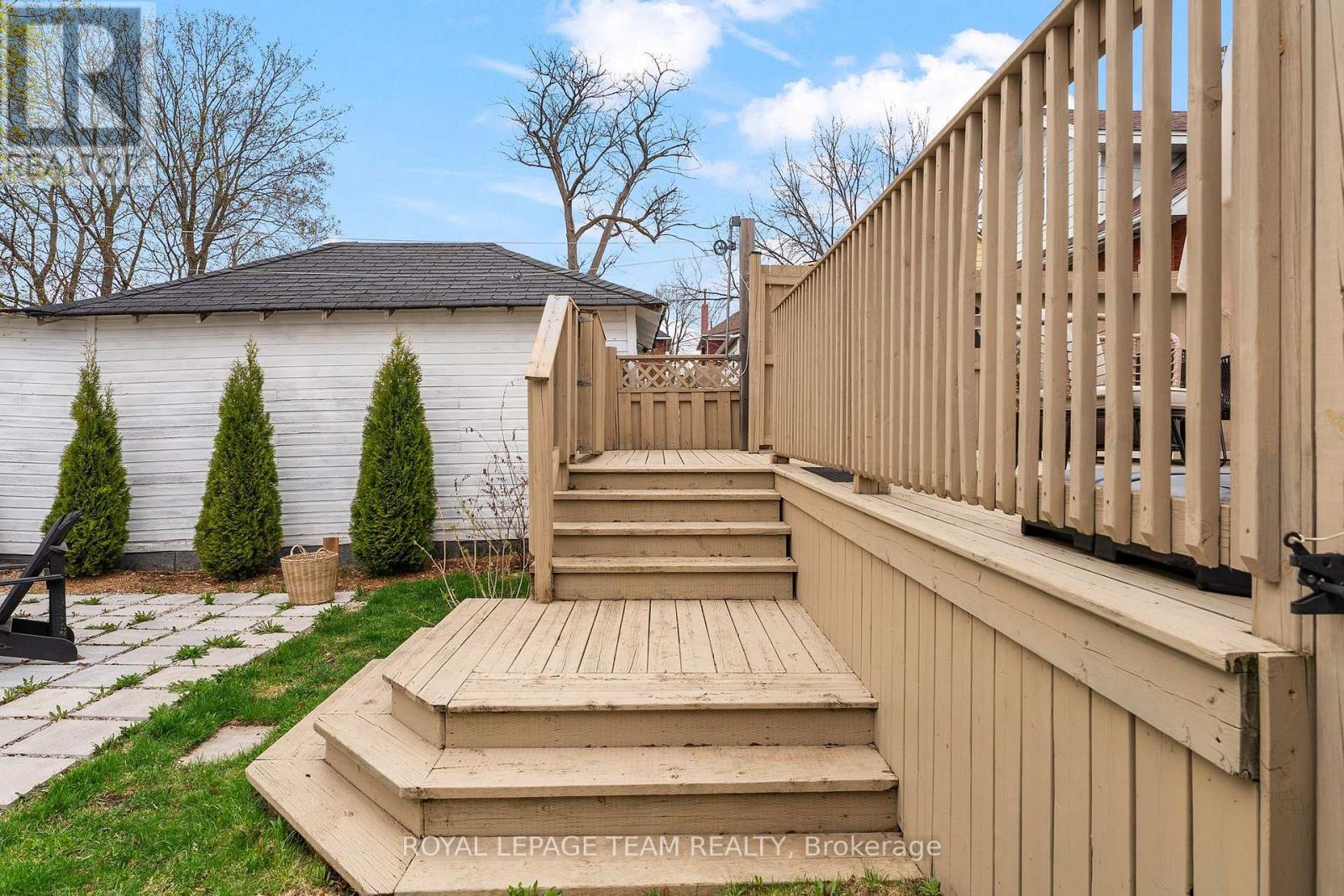 












20 JAMES STREET

,
Smiths Falls,




Ontario
K7A1W8

