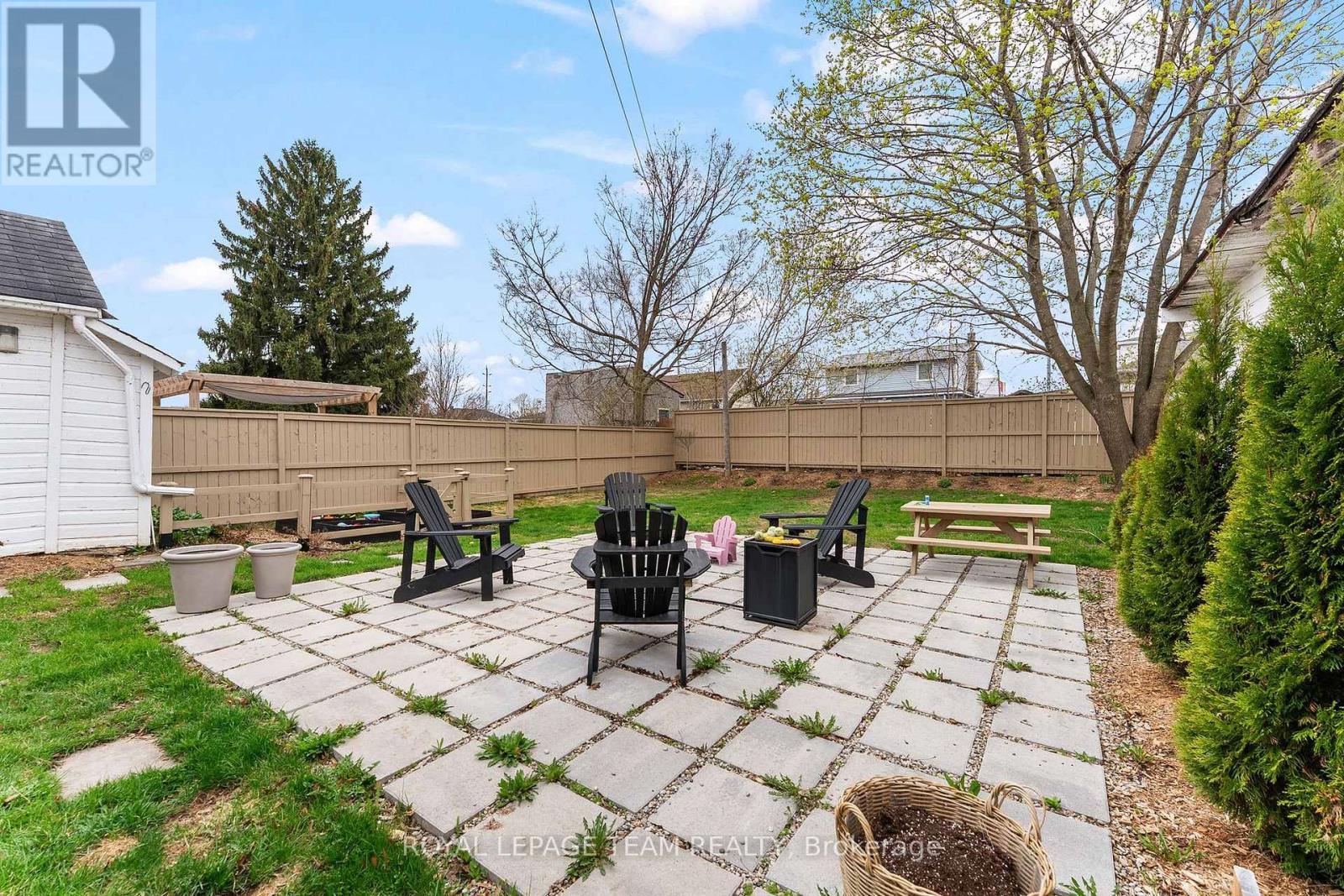 












20 JAMES STREET

,
Smiths Falls,




Ontario
K7A1W8

