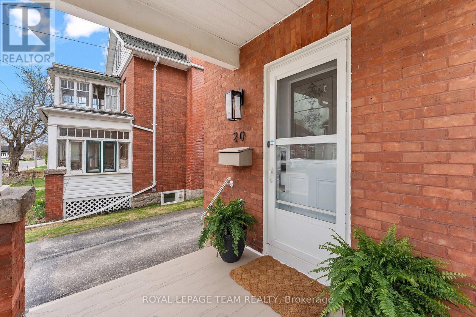 












20 JAMES STREET

,
Smiths Falls,




Ontario
K7A1W8

