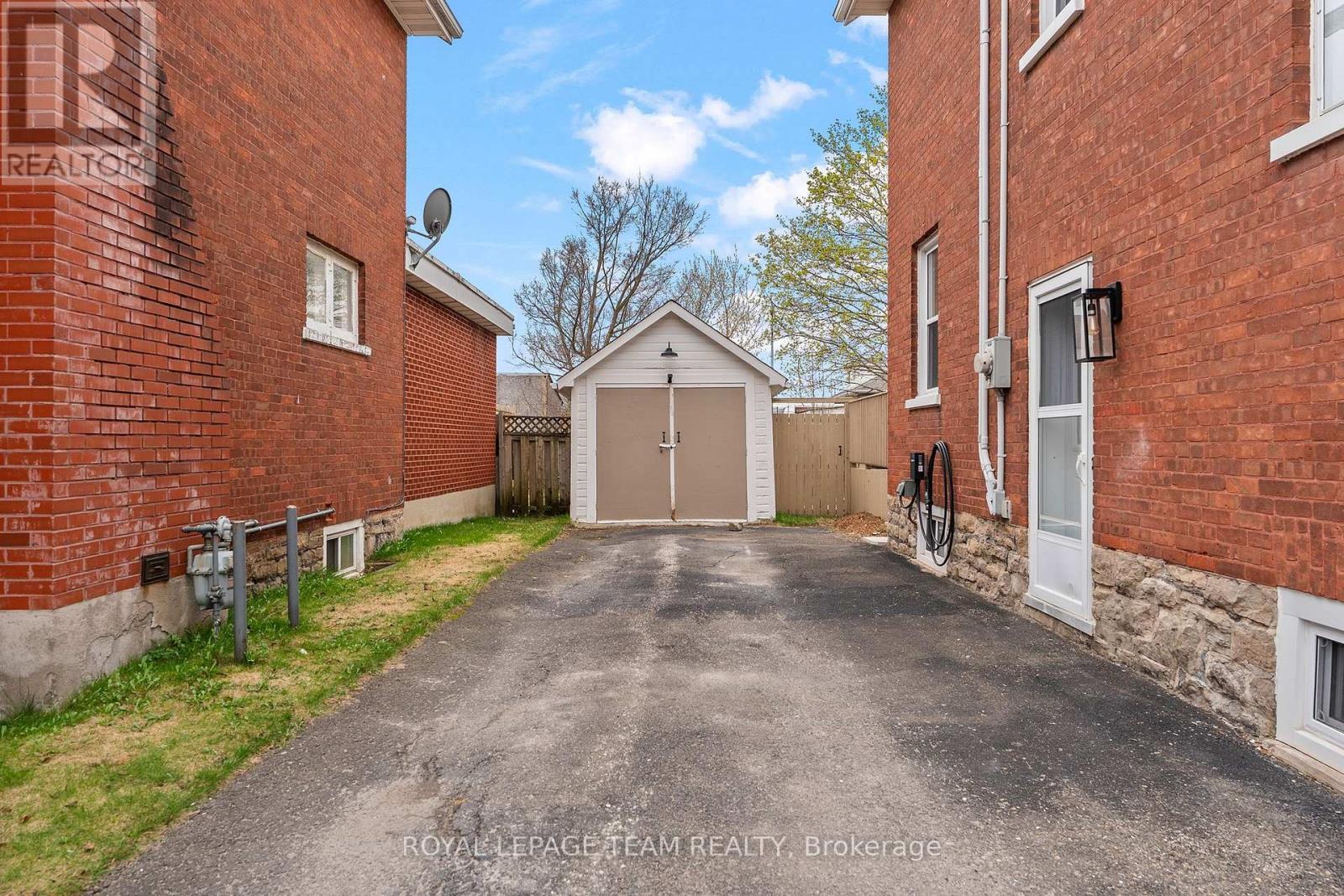 












20 JAMES STREET

,
Smiths Falls,




Ontario
K7A1W8

