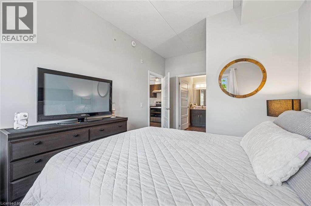 












35 KINGSBURY Square Unit# 121

,
Guelph,




Ontario
N1L0J4

