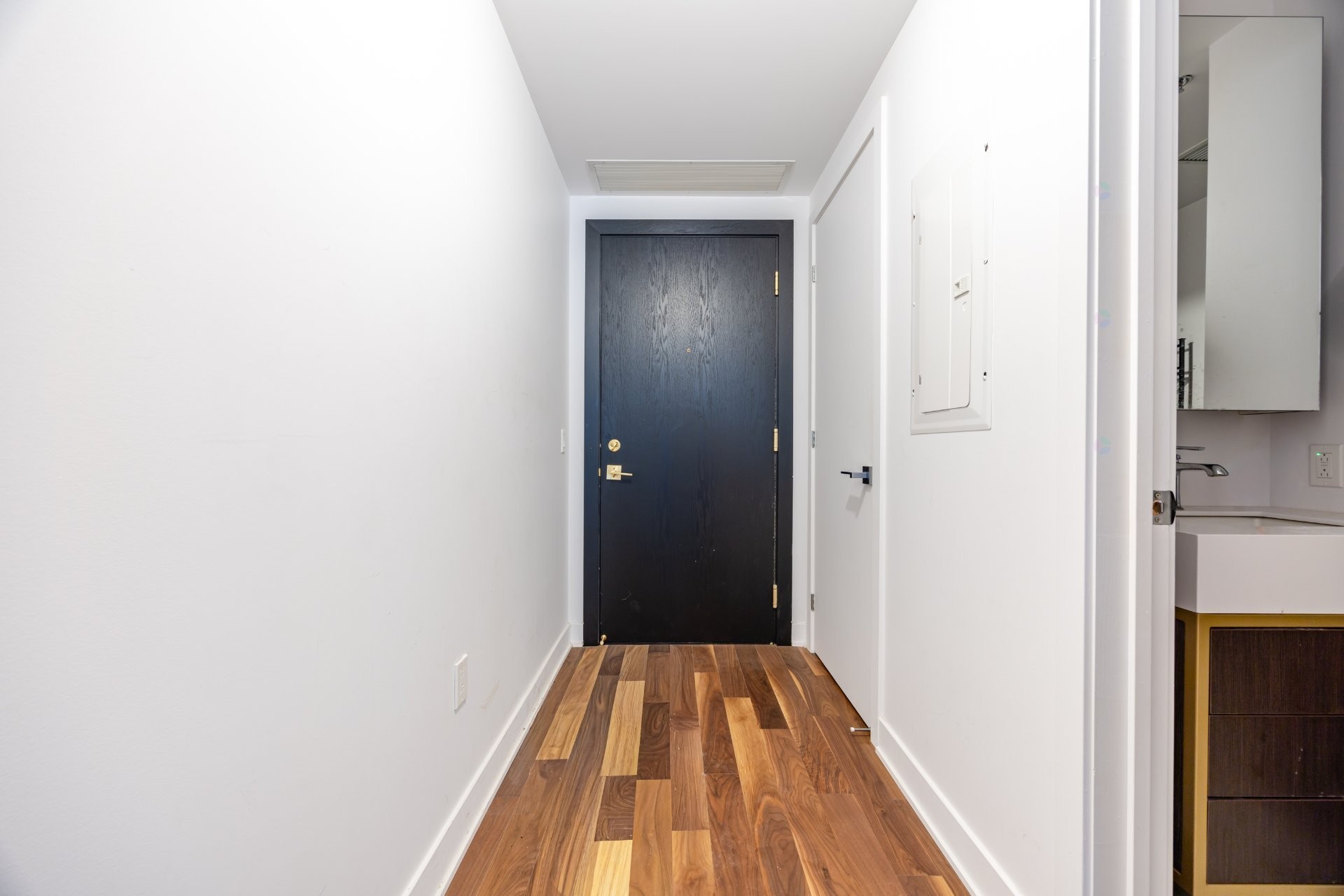 









2060


Rue Peel

, 805,
Montréal (Ville-Marie),




QC
H3A0J1

