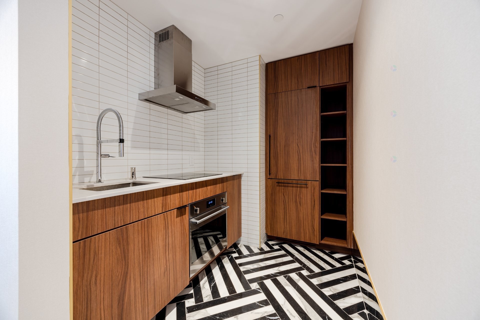 









2060


Rue Peel

, 805,
Montréal (Ville-Marie),




QC
H3A0J1

