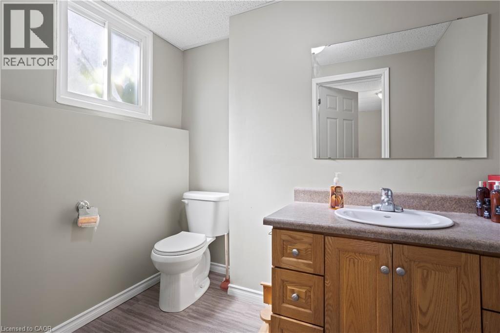 












179 VANCOUVER Street

,
London,




Ontario
N5W4R5

