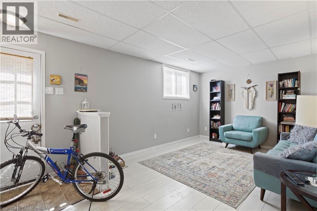 












179 VANCOUVER Street

,
London,




Ontario
N5W4R5

