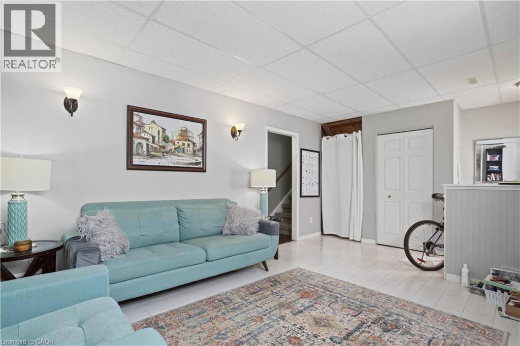 












179 VANCOUVER Street

,
London,




Ontario
N5W4R5

