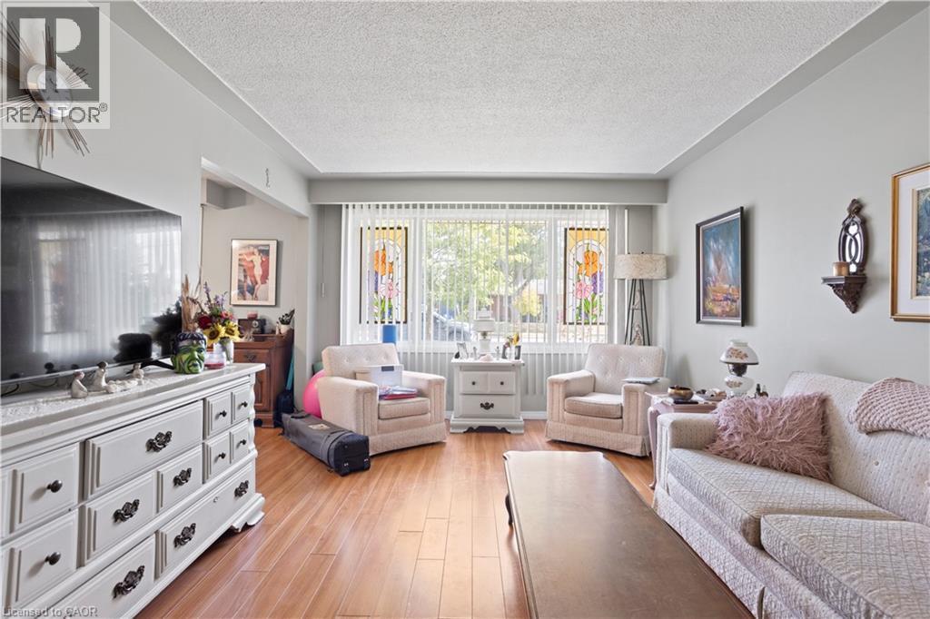 












179 VANCOUVER Street

,
London,




Ontario
N5W4R5


