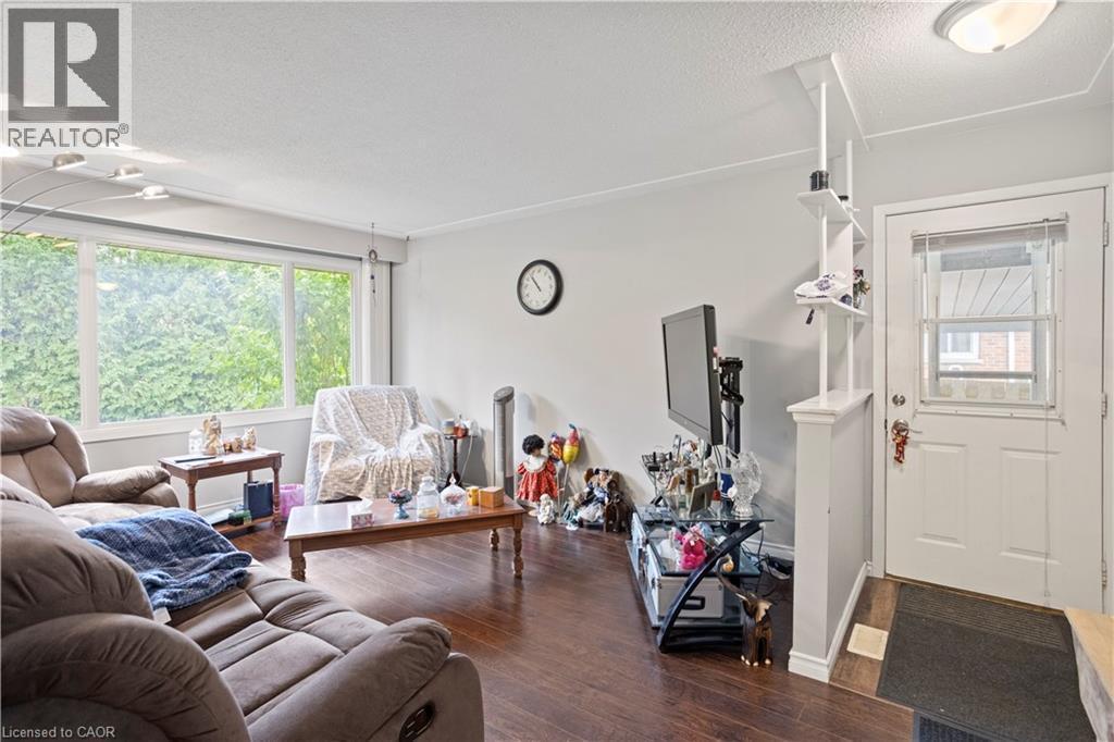 












179 VANCOUVER Street

,
London,




Ontario
N5W4R5

