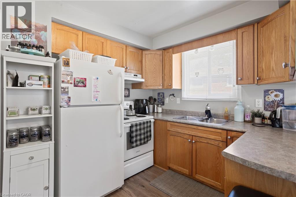 












179 VANCOUVER Street

,
London,




Ontario
N5W4R5

