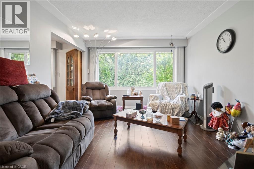 












179 VANCOUVER Street

,
London,




Ontario
N5W4R5

