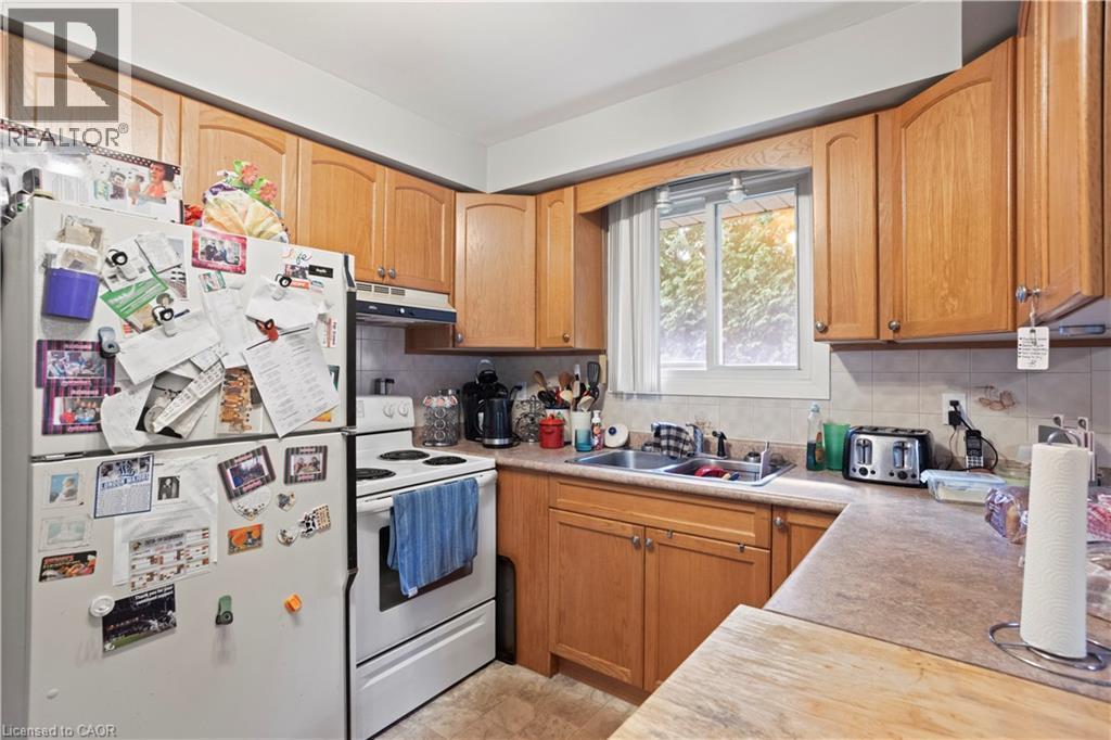 












179 VANCOUVER Street

,
London,




Ontario
N5W4R5

