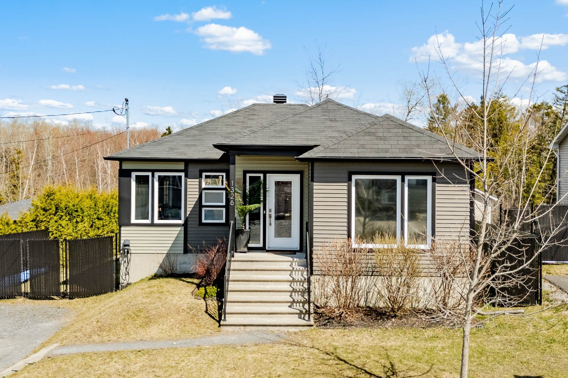 









1326


Rue Adélard-Dumas

,
Sherbrooke (Fleurimont),




QC
J1E4M5

