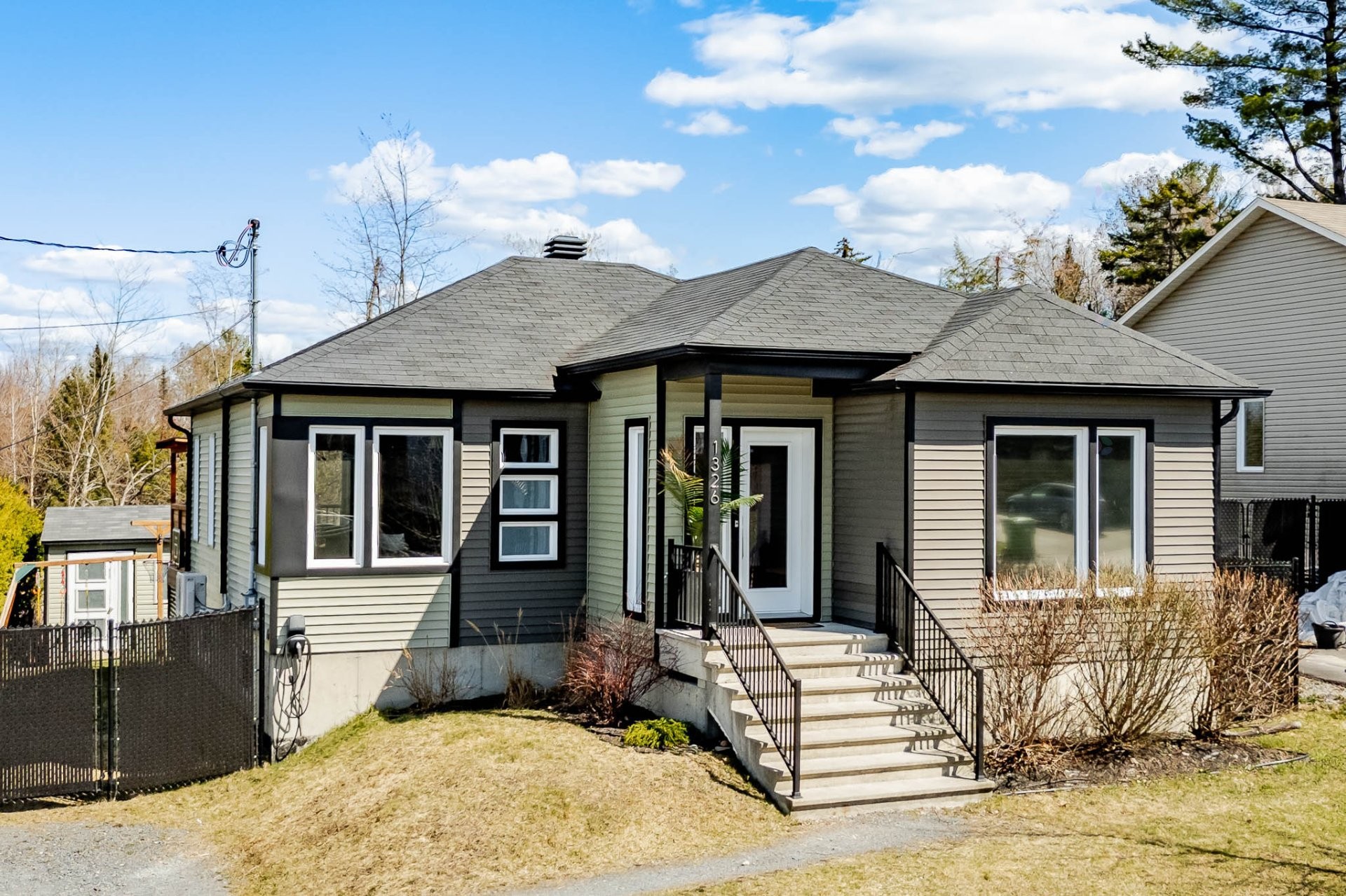 









1326


Rue Adélard-Dumas

,
Sherbrooke (Fleurimont),




QC
J1E4M5

