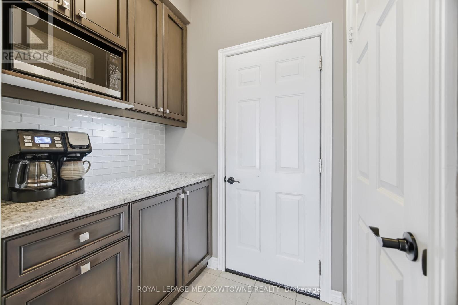 












21 SHARPE CRESCENT

,
New Tecumseth,




Ontario
L0G1W0

