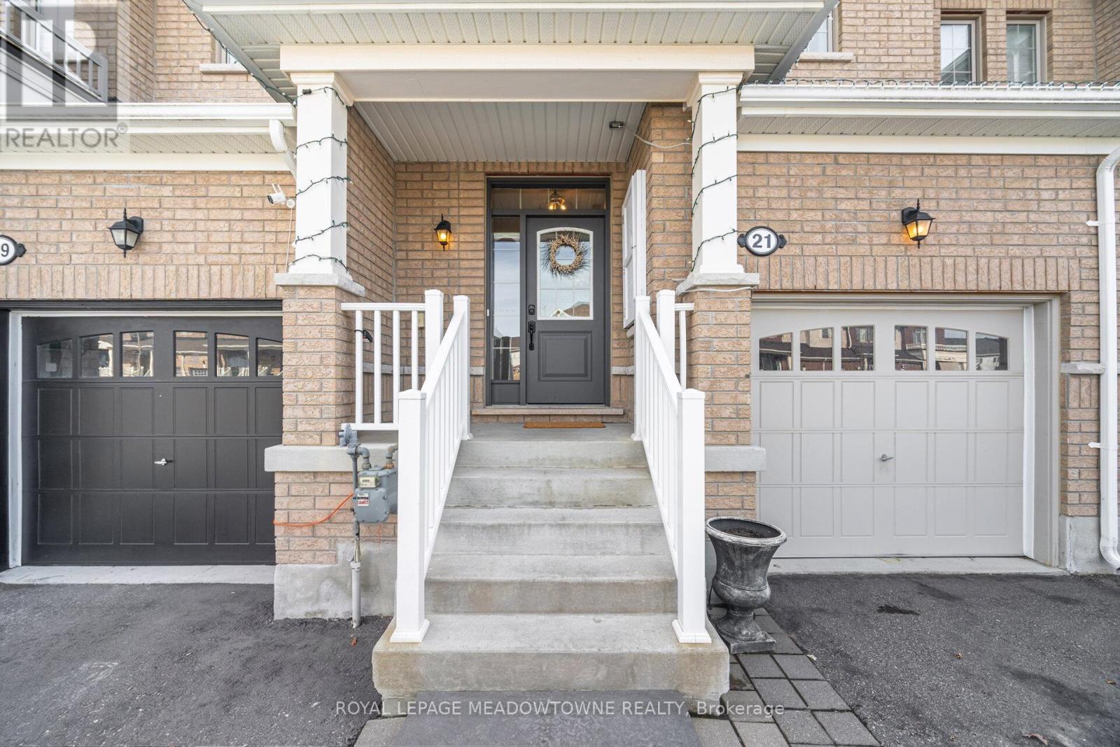 












21 SHARPE CRESCENT

,
New Tecumseth,




Ontario
L0G1W0

