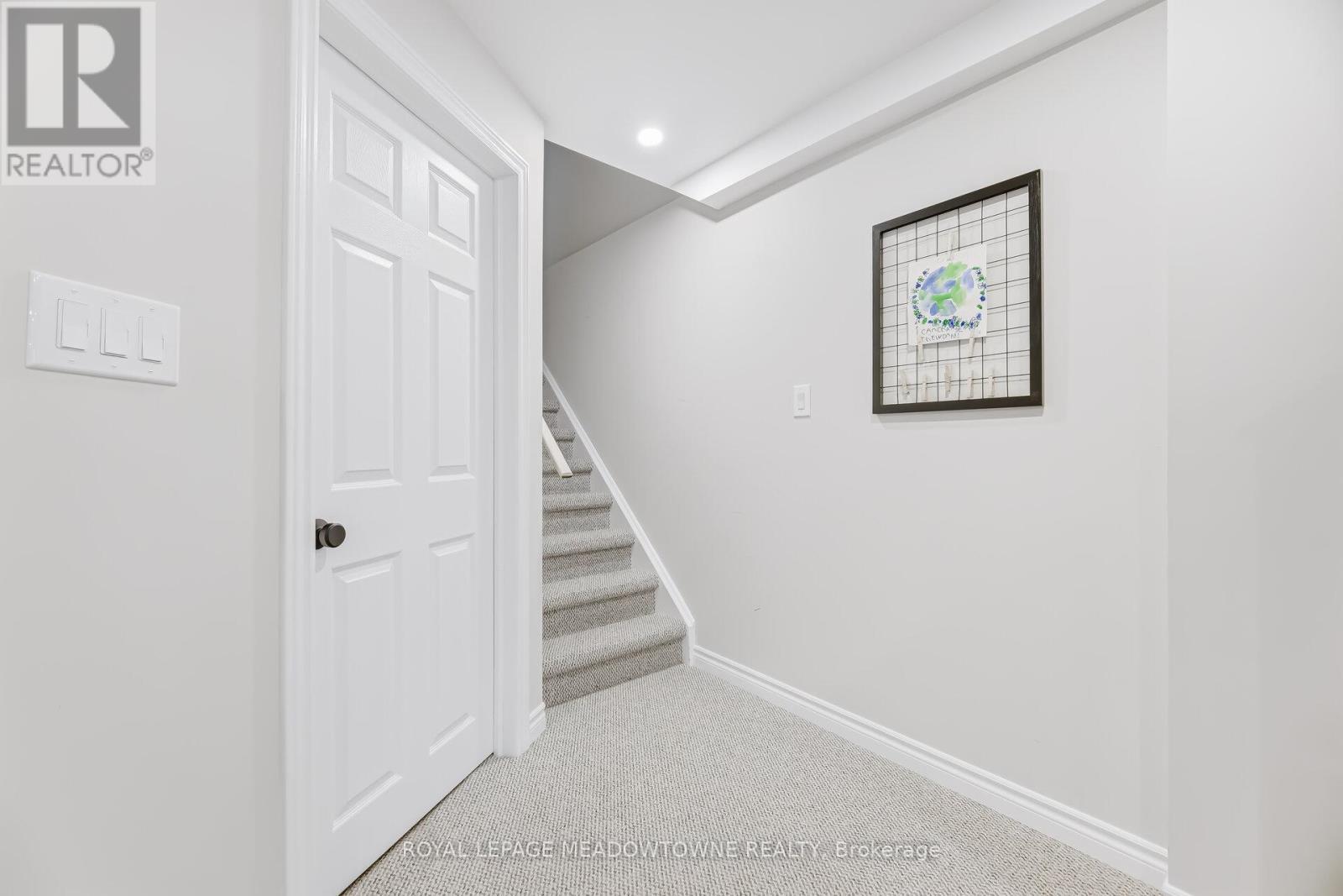 












21 SHARPE CRESCENT

,
New Tecumseth,




Ontario
L0G1W0

