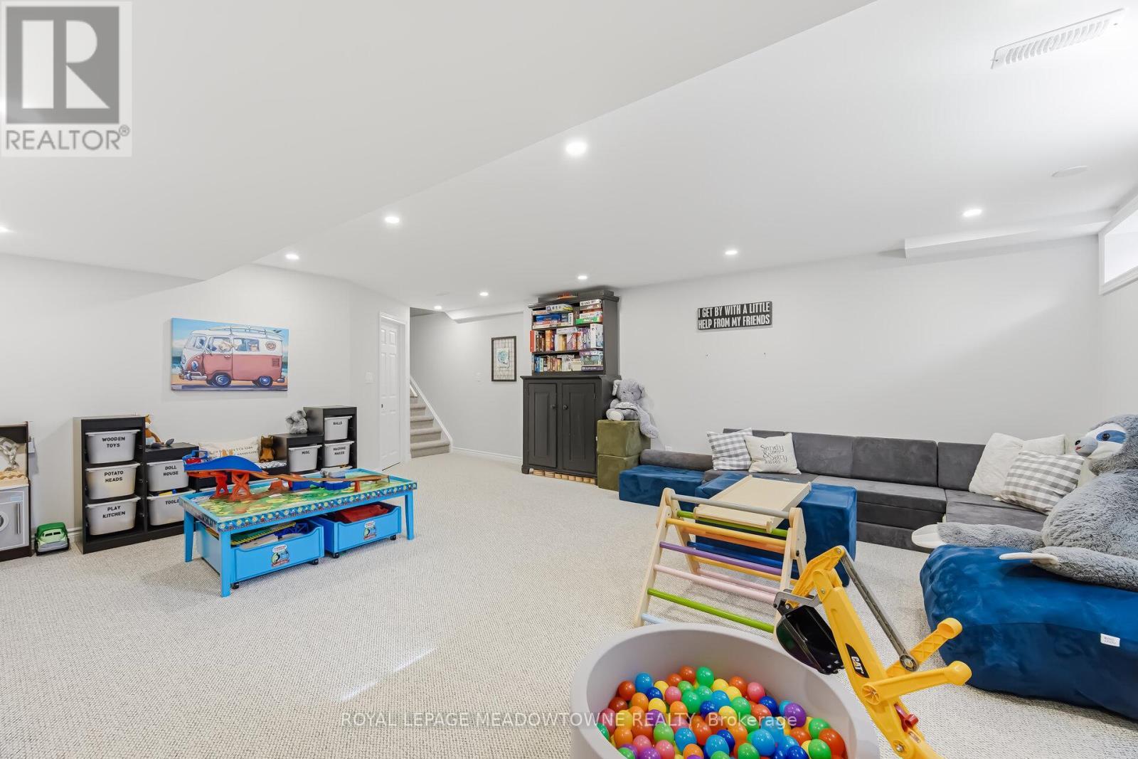 












21 SHARPE CRESCENT

,
New Tecumseth,




Ontario
L0G1W0


