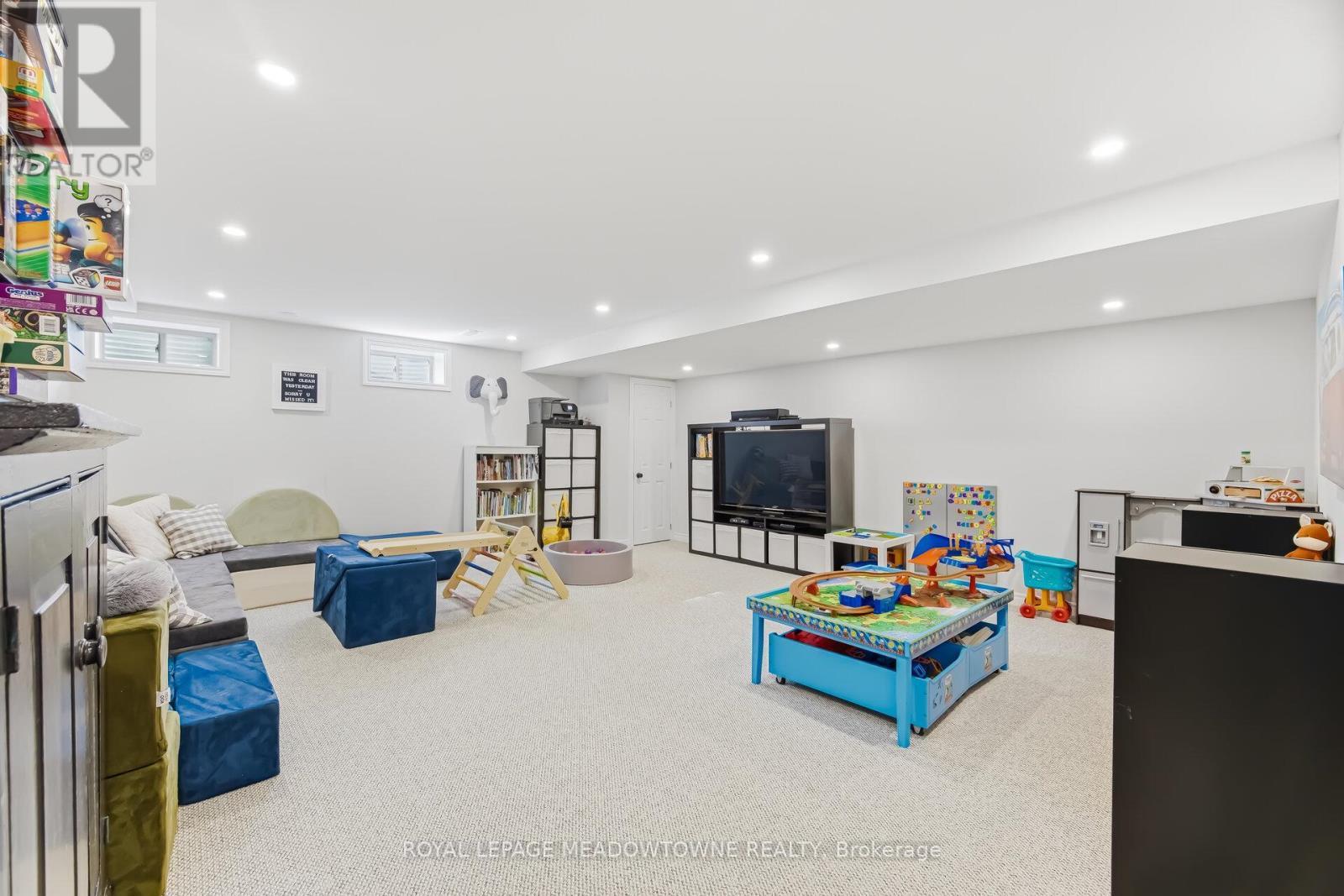 












21 SHARPE CRESCENT

,
New Tecumseth,




Ontario
L0G1W0

