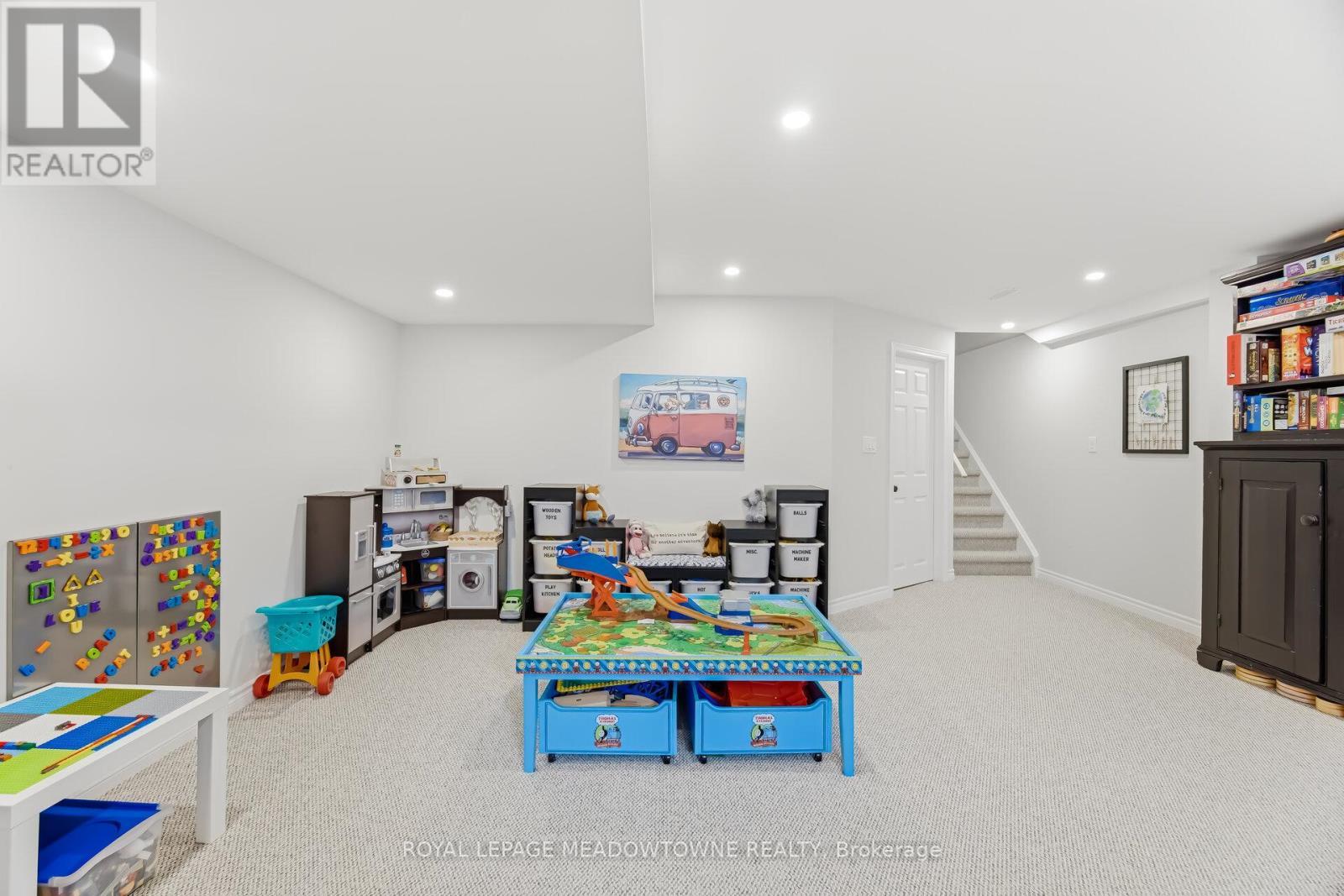 












21 SHARPE CRESCENT

,
New Tecumseth,




Ontario
L0G1W0

