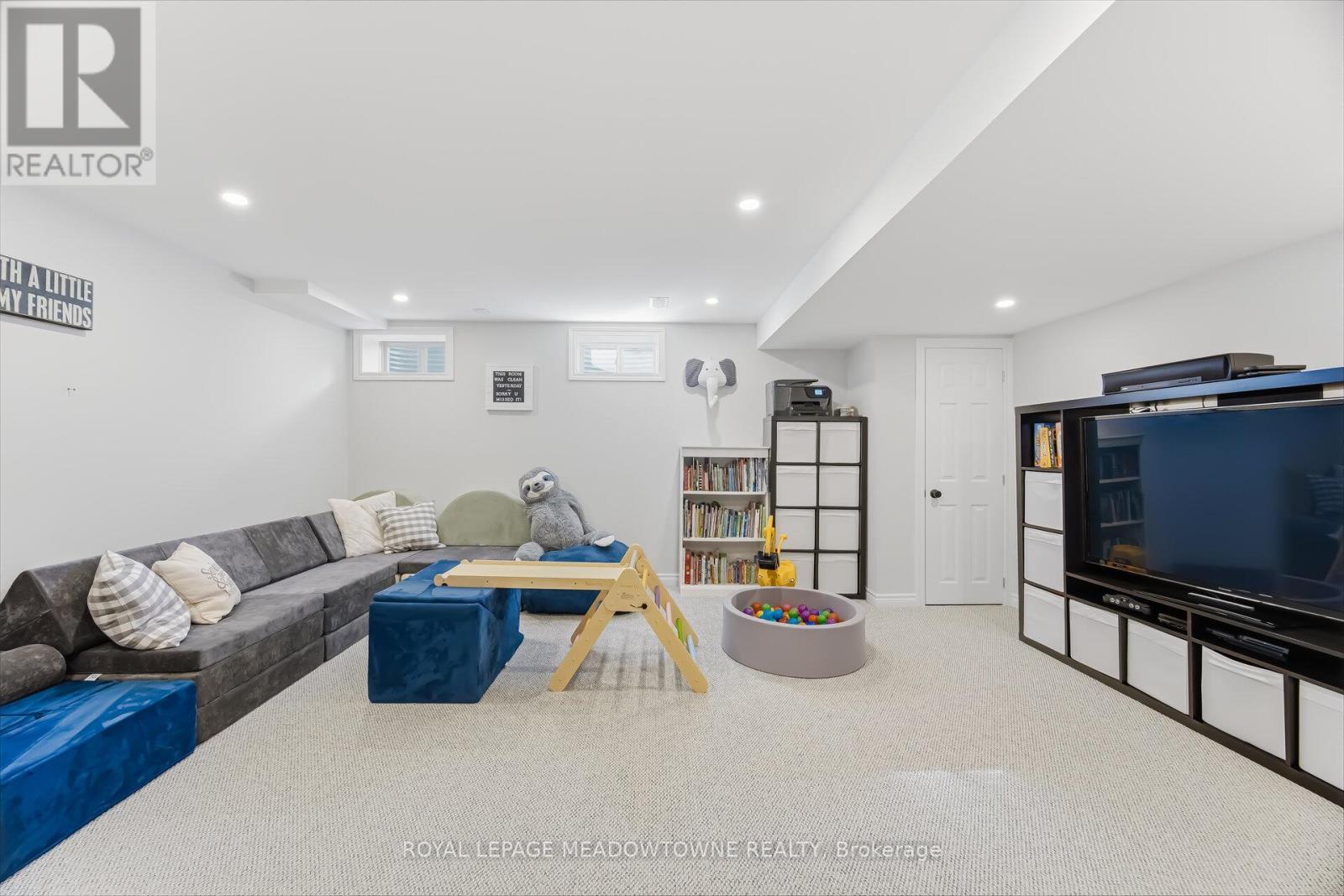 












21 SHARPE CRESCENT

,
New Tecumseth,




Ontario
L0G1W0

