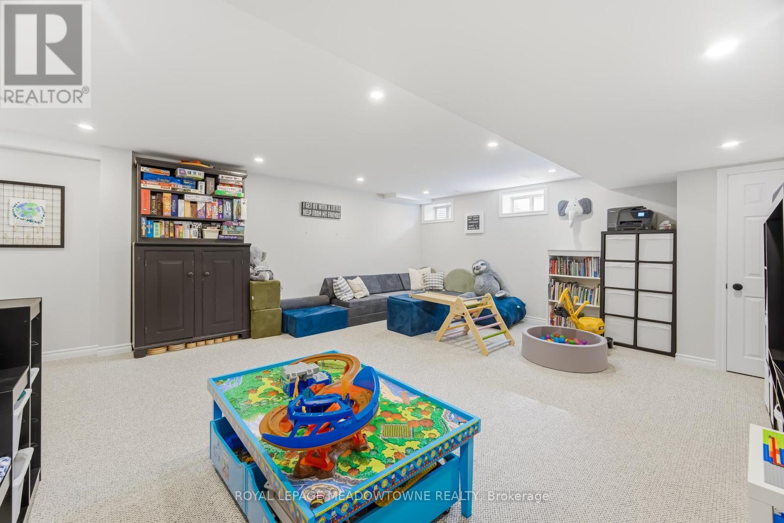 












21 SHARPE CRESCENT

,
New Tecumseth,




Ontario
L0G1W0

