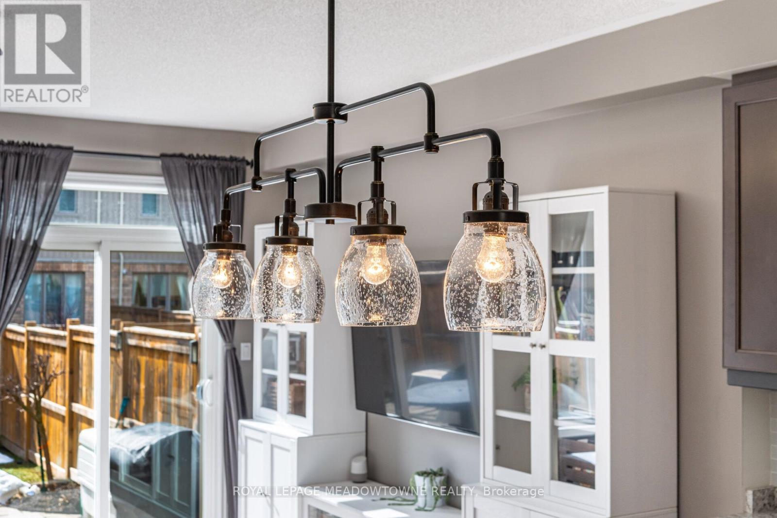 












21 SHARPE CRESCENT

,
New Tecumseth,




Ontario
L0G1W0

