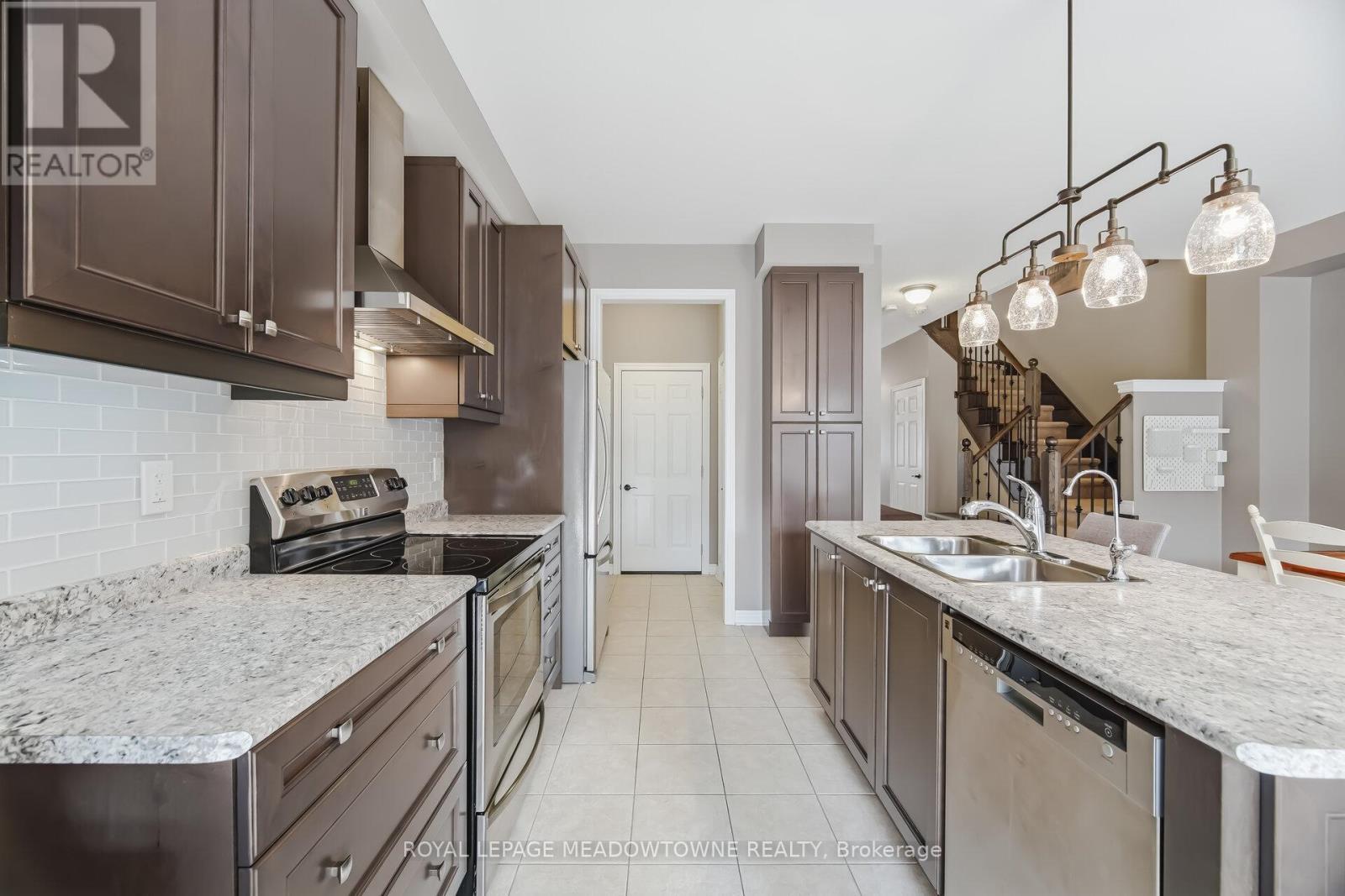 












21 SHARPE CRESCENT

,
New Tecumseth,




Ontario
L0G1W0

