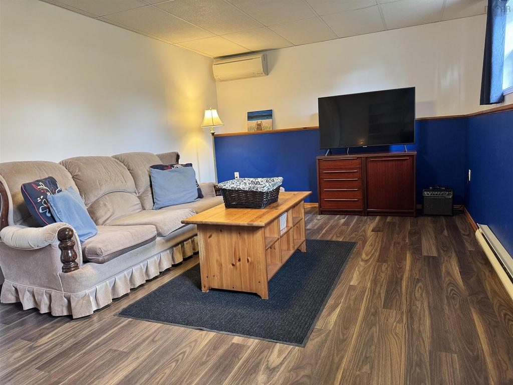 












11 Vernon Street

,
Valley,




NS
B6L 4N3

