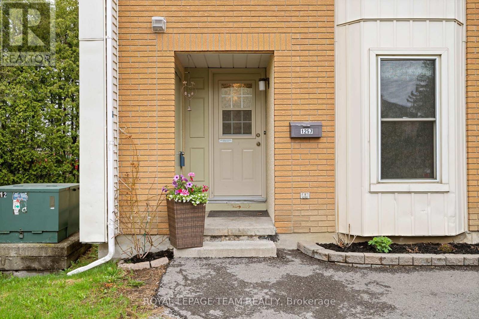 












42 - 1257 PRIORY LANE

,
Ottawa,




Ontario
K1C1Z8

