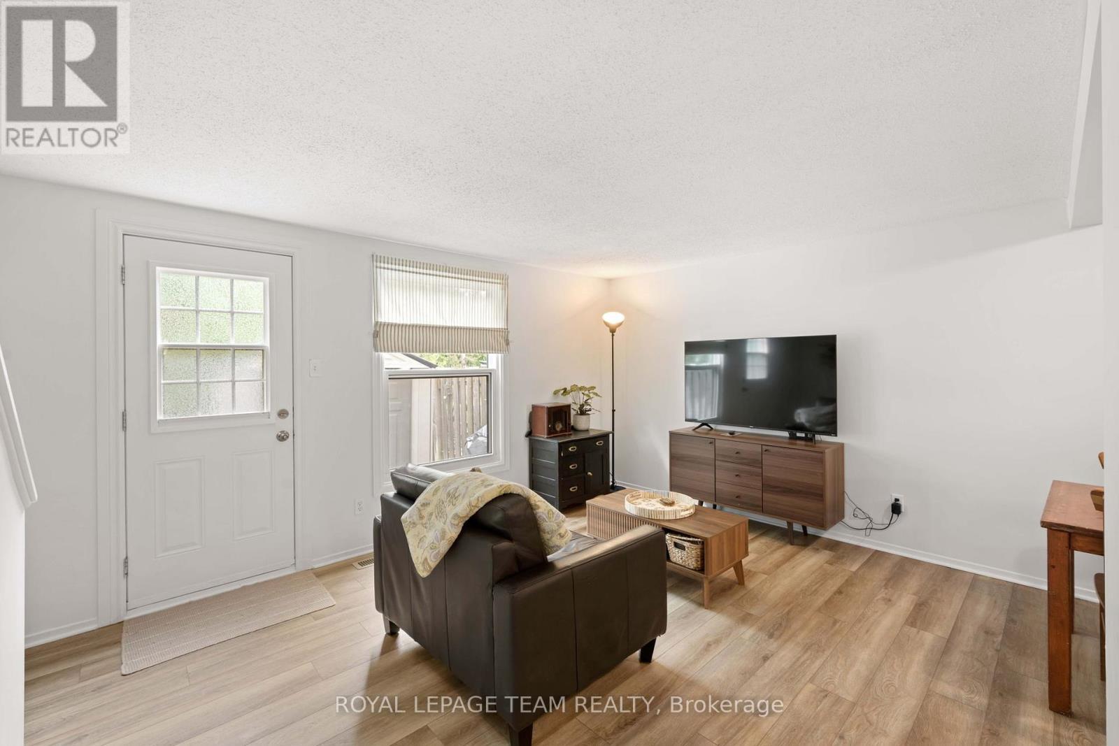 












42 - 1257 PRIORY LANE

,
Ottawa,




Ontario
K1C1Z8

