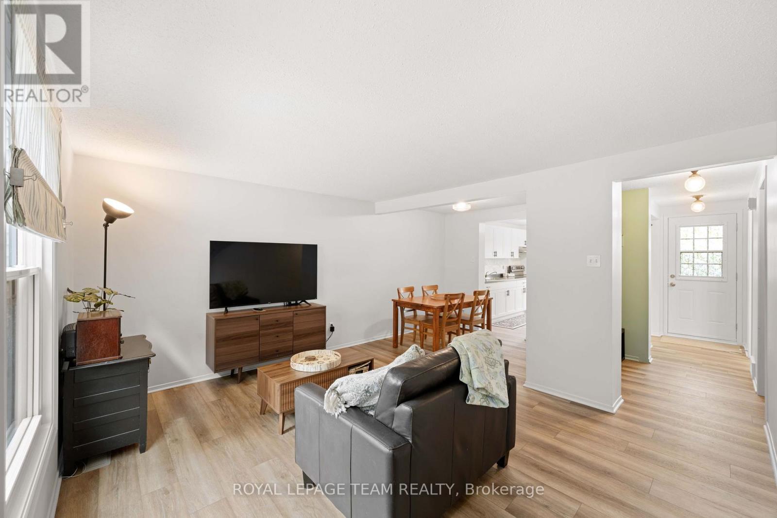 












42 - 1257 PRIORY LANE

,
Ottawa,




Ontario
K1C1Z8

