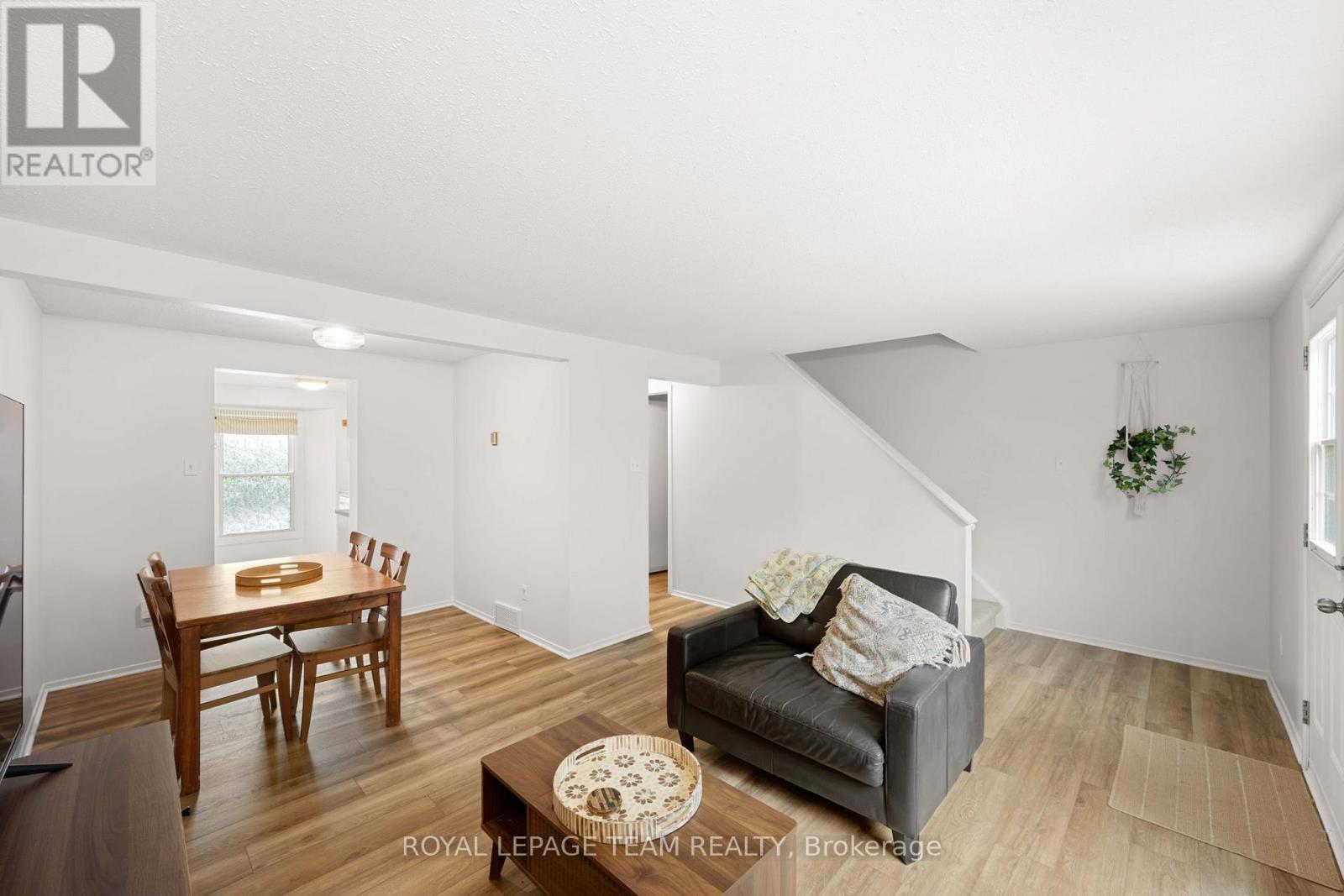 












42 - 1257 PRIORY LANE

,
Ottawa,




Ontario
K1C1Z8

