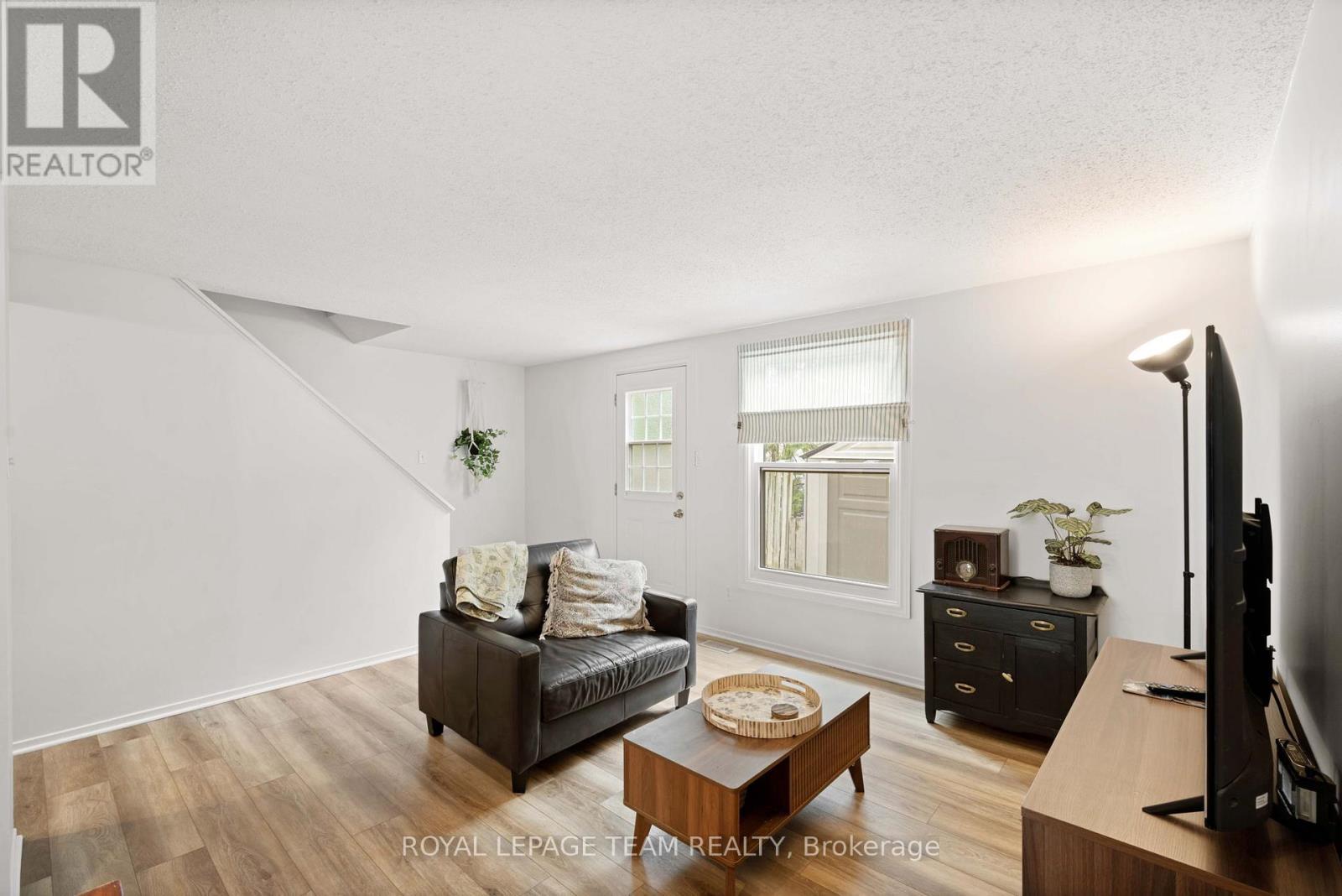 












42 - 1257 PRIORY LANE

,
Ottawa,




Ontario
K1C1Z8

