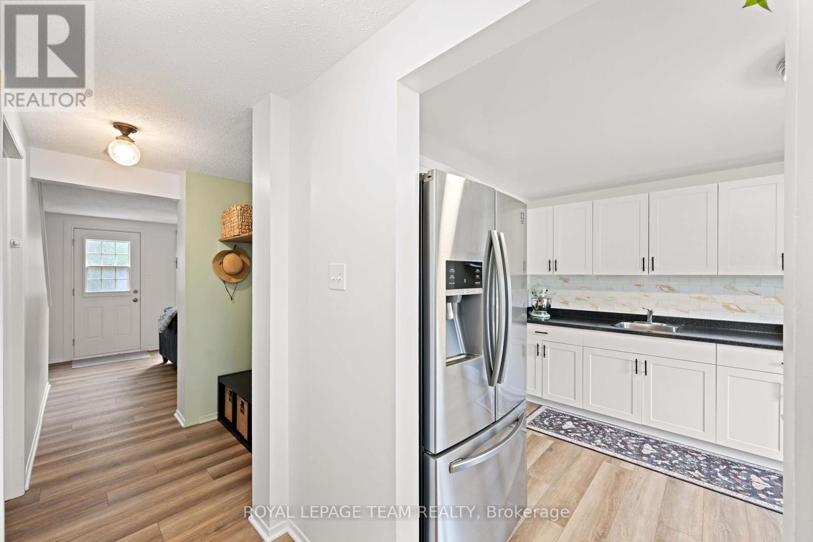 












42 - 1257 PRIORY LANE

,
Ottawa,




Ontario
K1C1Z8

