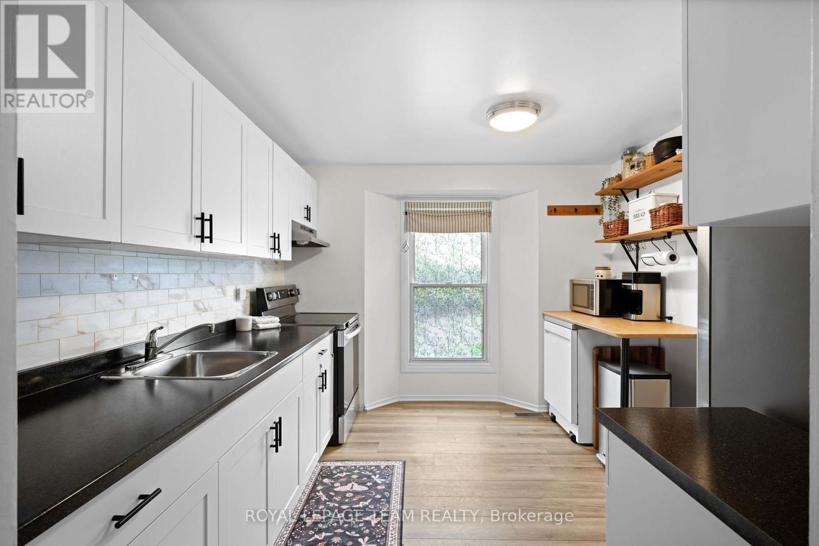












42 - 1257 PRIORY LANE

,
Ottawa,




Ontario
K1C1Z8

