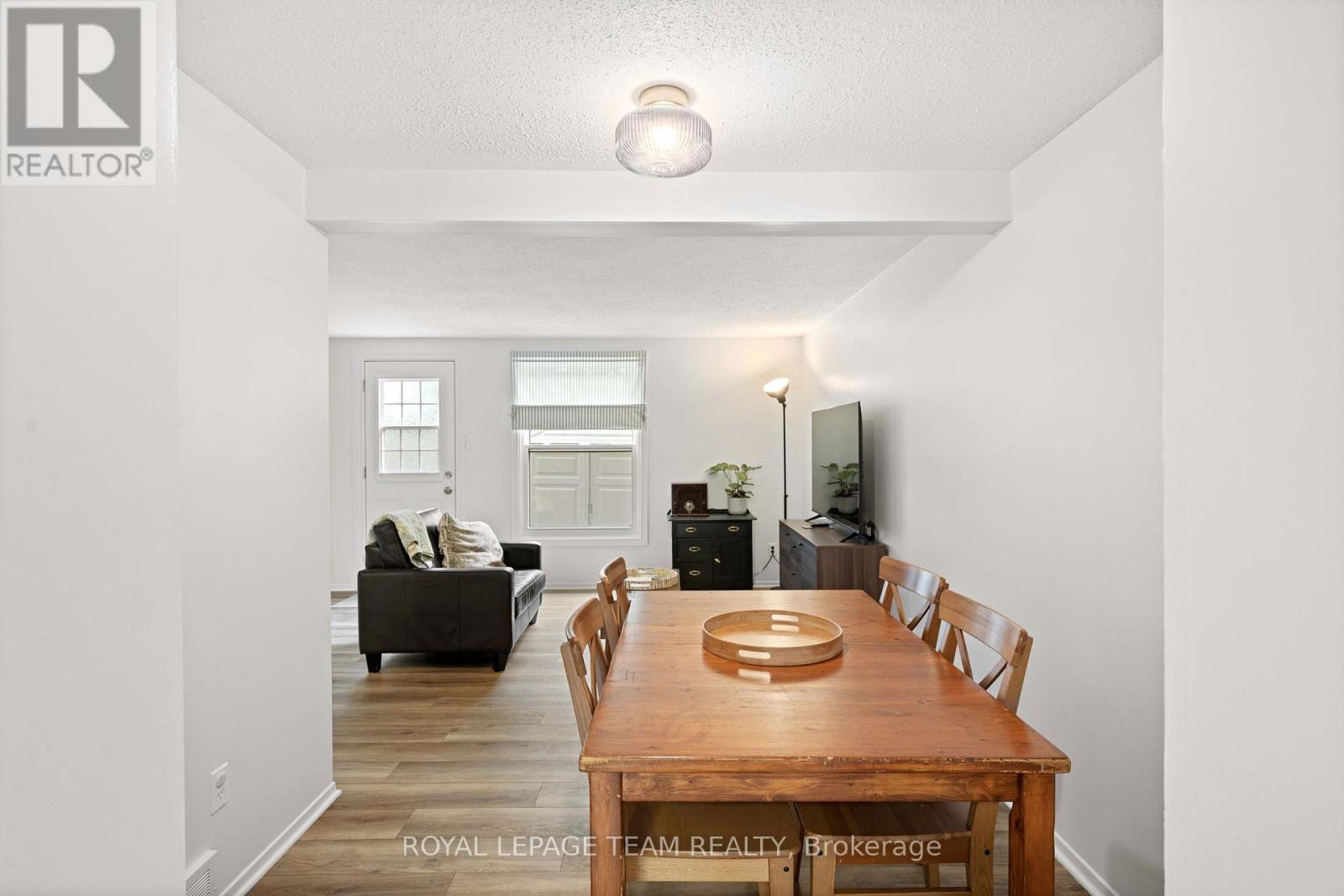 












42 - 1257 PRIORY LANE

,
Ottawa,




Ontario
K1C1Z8

