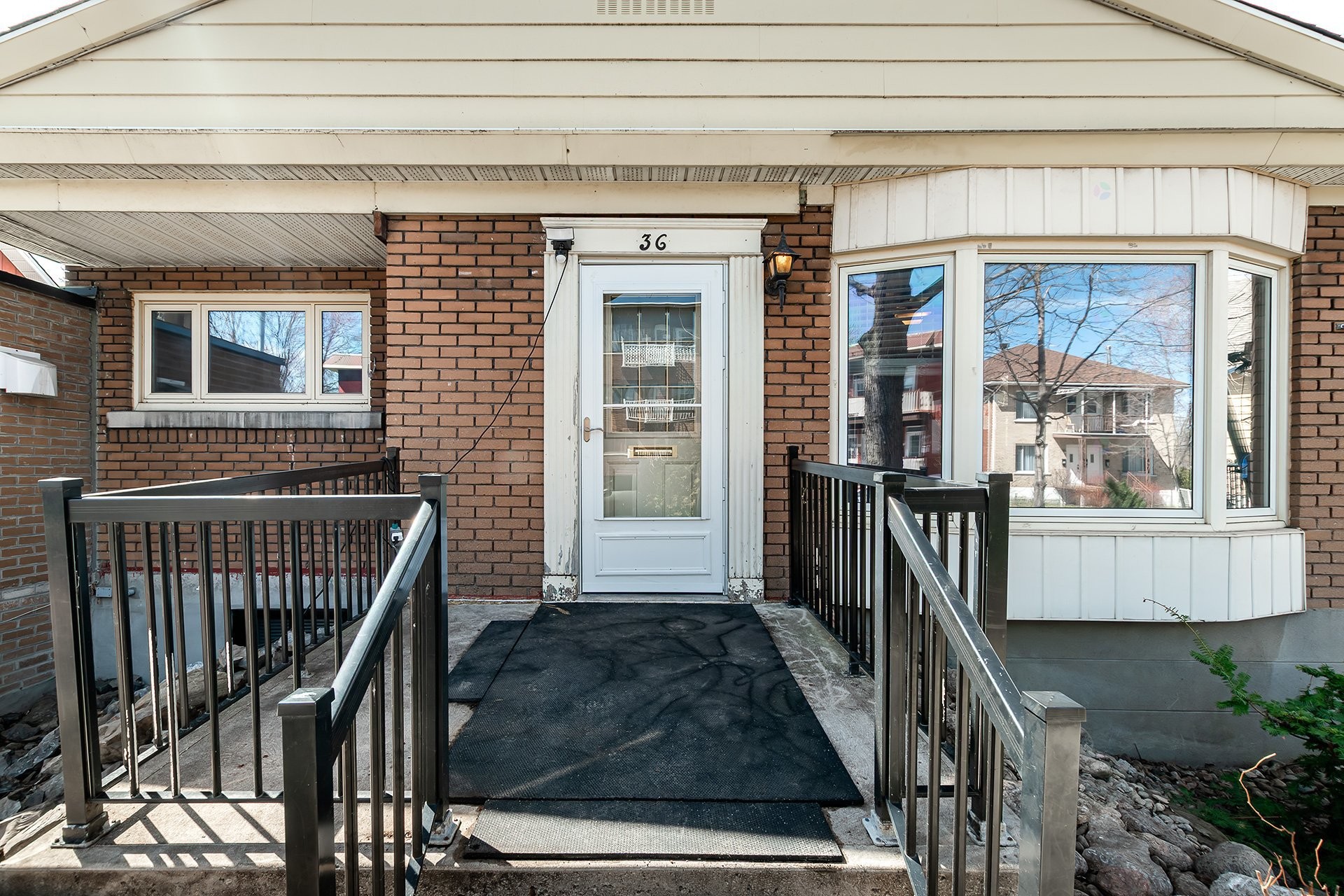 









36


Av. Dubé

,
Montréal-Est,




QC
H1B4W6

